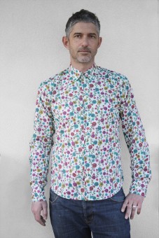 Baïsap - Camisa masculina floral - Aciano  -  Flores coloradas estampadas sobre fond crudo