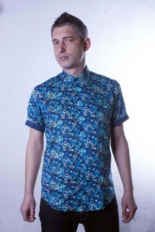 Baïsap - Camisa estrellas hombre, manga corta - Estrella Azul - Camisa manga corta azul de viscosa.