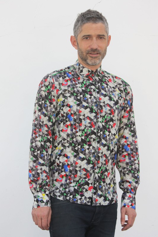 Baïsap - Camisas con estampados - Triángulos Claros - Camisa geométrica con triángulos claros y gotas de colores