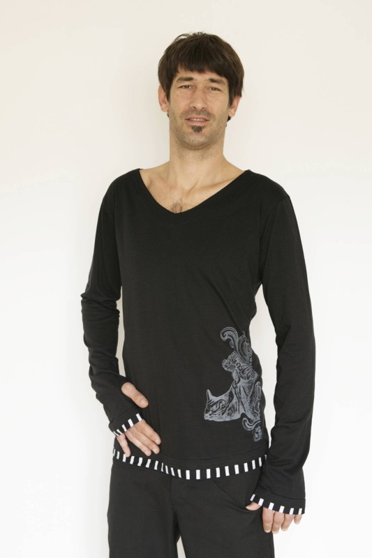 Baïsap - Rhino Sweat - A long sweat-shirt - made of black jersey and black and white striped 